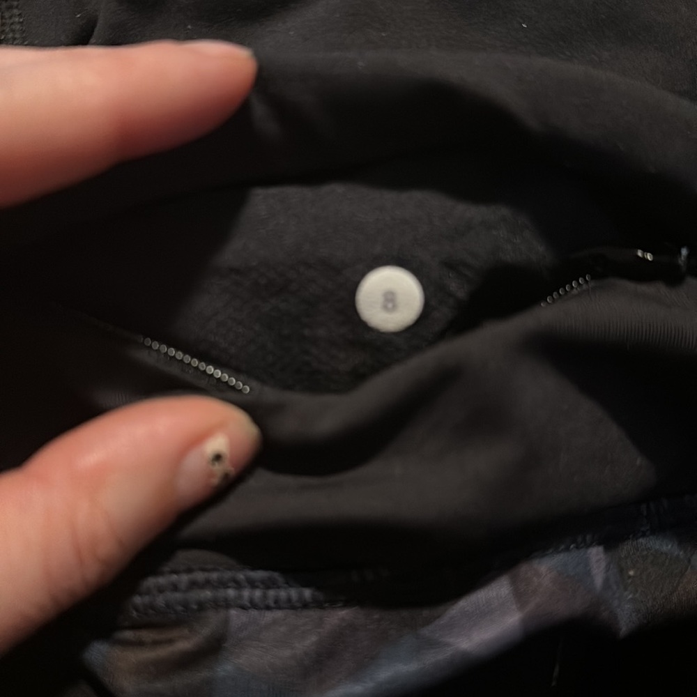 Lululemon Dark Triangle Print Active Leggings - image 4